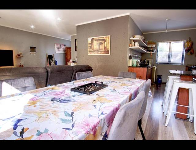 2 BEDROOM DUPLEX FOR SALE IN DARRENWOOD